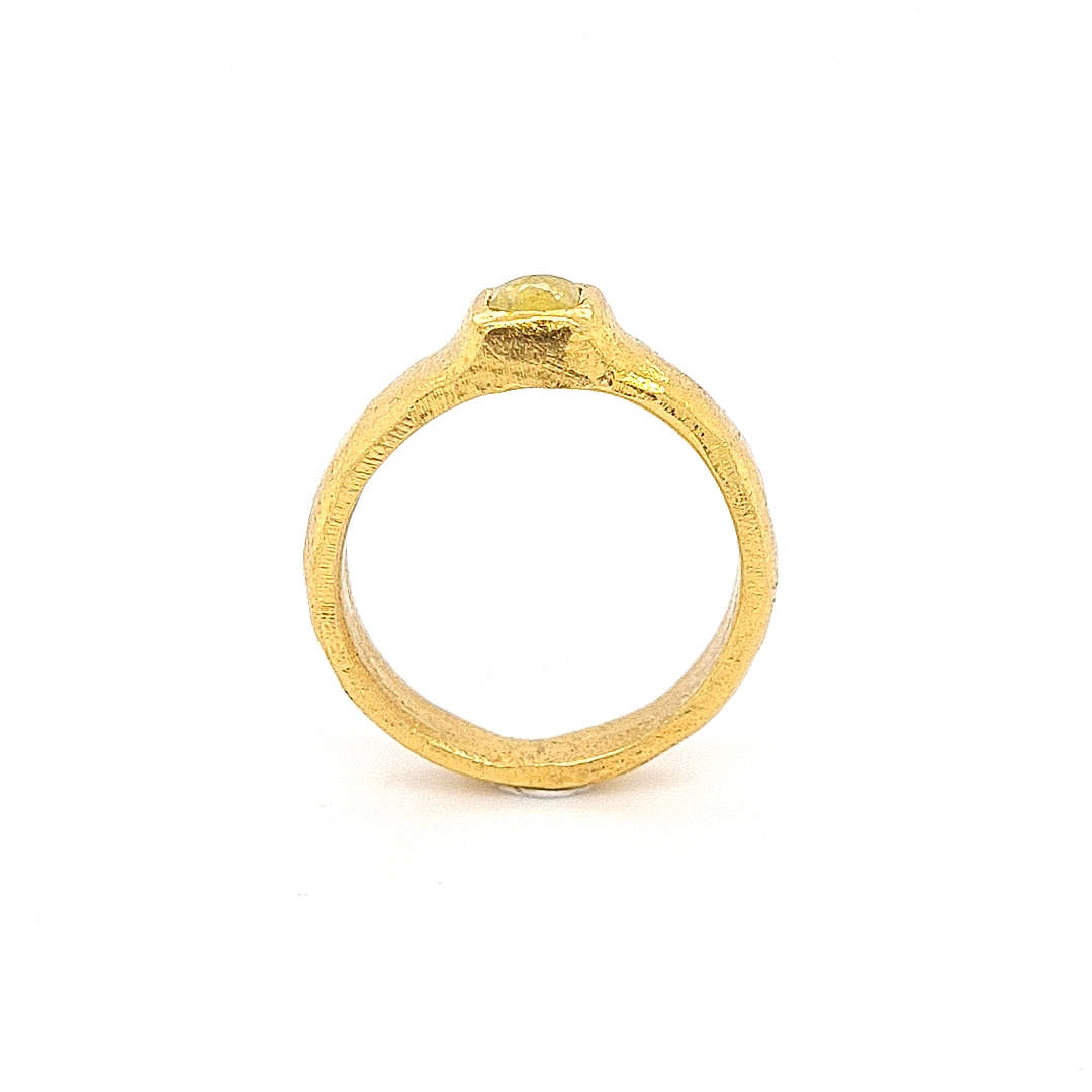 MOYA Raw Elegance 22k gouden ring met gele roos geslepen diamant
