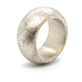 Convex and concave ring silver