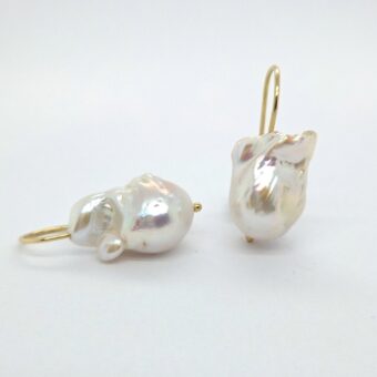 Freshwater pearl 18krt yellow gold
