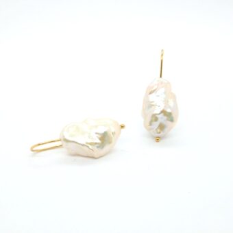 Freshwater pearl 18krt yellow gold