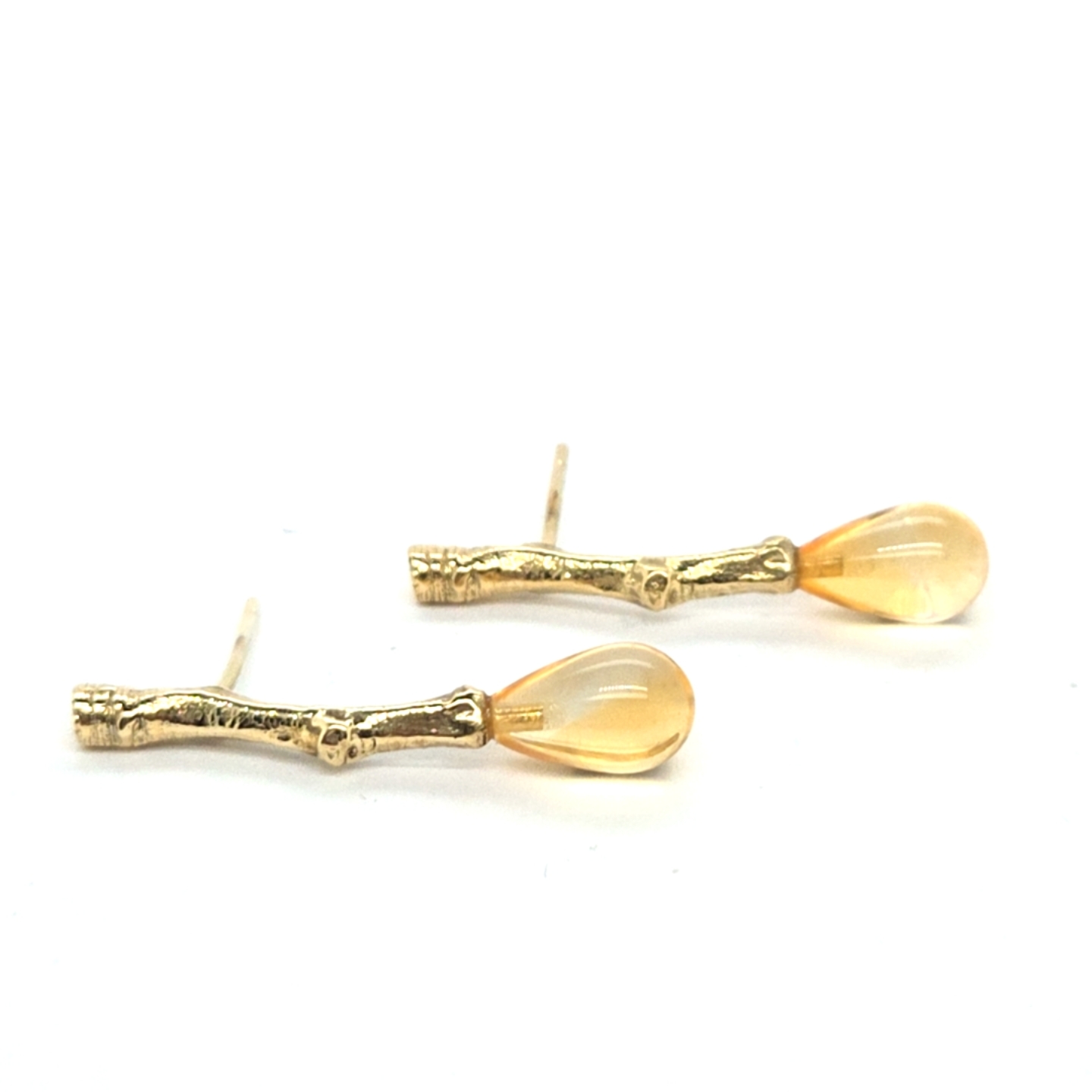 UN-0352_r4k6k5e9et_2025-11-11-15-50-45 Twig earring 14krt with Citrine