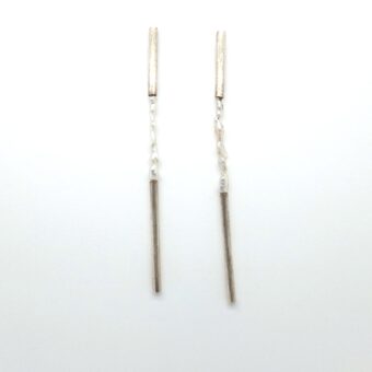 Tube oorbel zilver met keshi zoetwaterparels